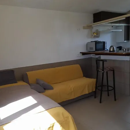La Petite Maison Dans Les Champs * Matton-et-Clemency